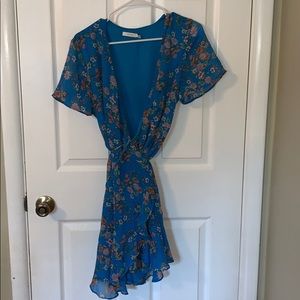 Blue floral wrap dress 🦋